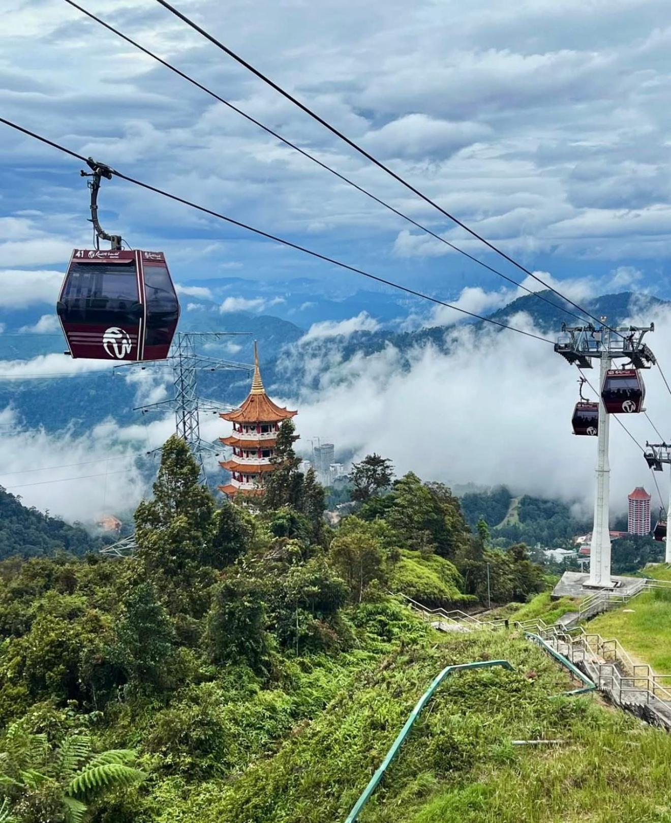 Swiss-Garden Hotel & Residences, Гентинг-Хайлендс Номер фото Gondola lift at Tianzhu Mountain